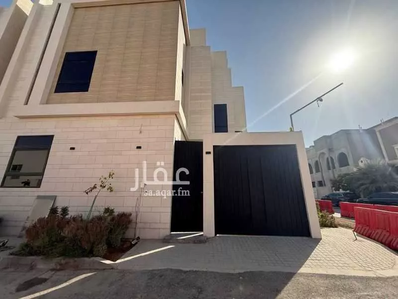 فيلا للإيجار في شارع عماد الدين بن النحاس, حي المهدية, مدينة الرياض, منطقة الرياض 1 صورة