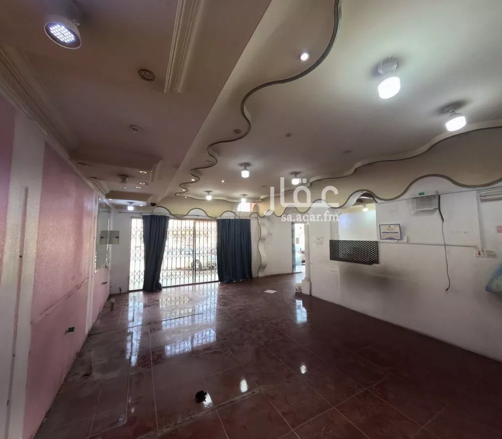 محل للإيجار في شارع سفيان بن عوف, حي العزيزية, مدينة الرياض, منطقة الرياض 1 صورة
