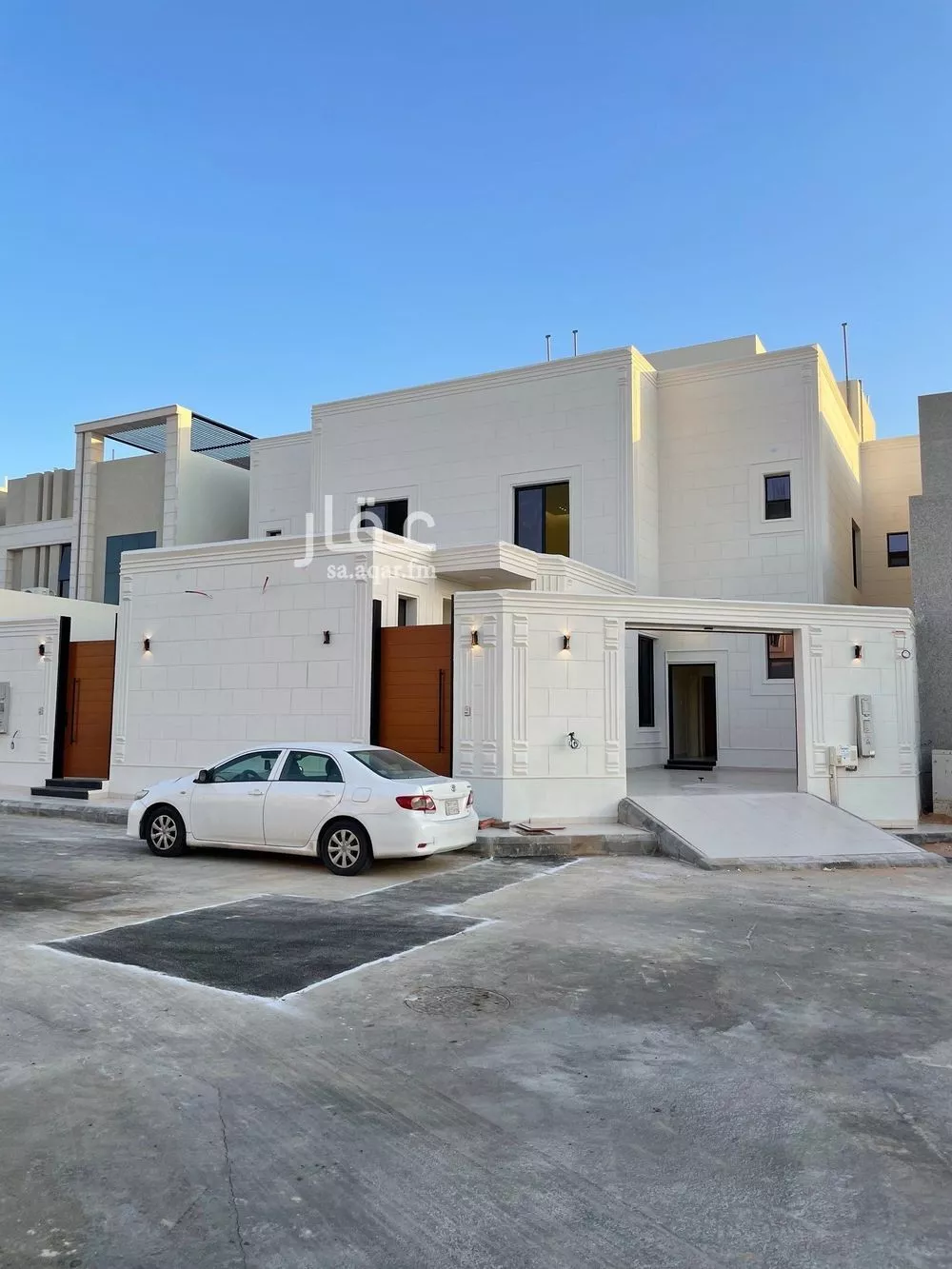 فيلا للبيع في شارع النجاح, حي المنار, مدينة عنيزة, منطقة القصيم 1 صورة
