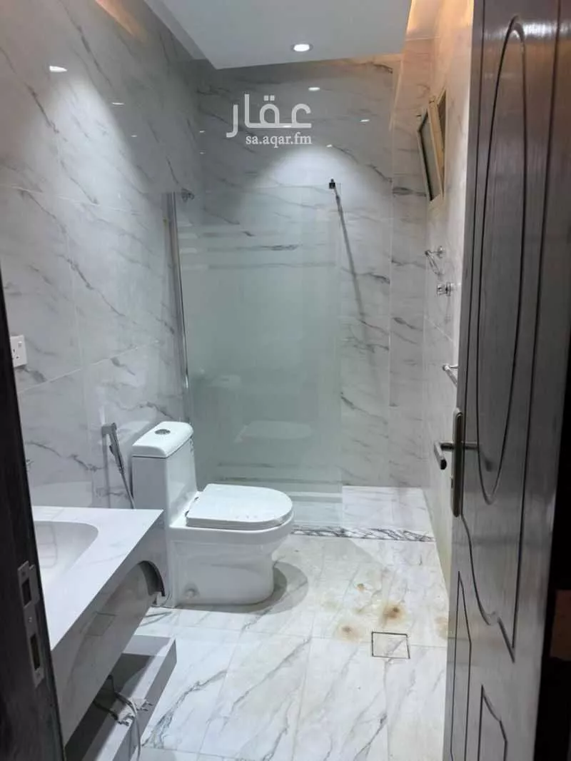 عمارة للإيجار في شارع رفاعة ابن مبشر ابن الحارث الظفري, حي العاقول, مدينة المدينه المنوره, منطقة المدينة المنورة 1 صورة