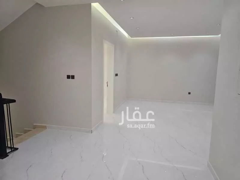 فيلا للبيع في شارع العزيزية 44, حي العزيزية, مدينة الجبيل, المنطقة الشرقية 1 صورة