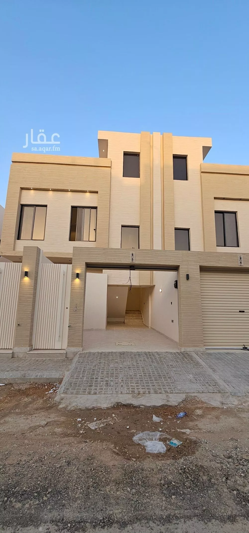 دور للبيع في شارع لقاح, حي عكاظ, مدينة الرياض, منطقة الرياض 1 صورة