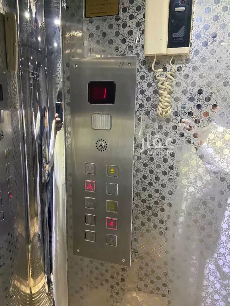 شقة للإيجار في شارع الشيخ ناصر بن سرحان بن منيخر, حي الحمراء, مدينة الرياض, منطقة الرياض 1 صورة