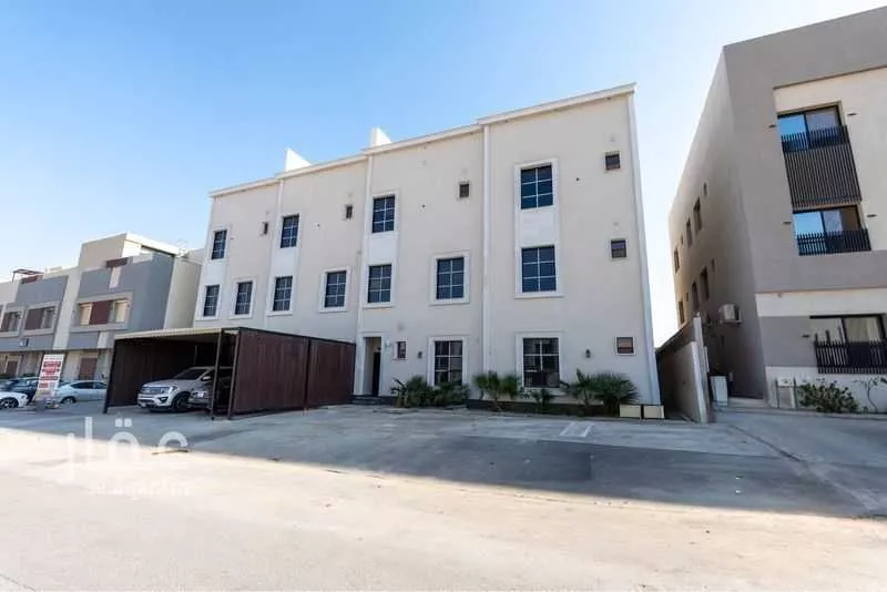 فيلا للبيع في شارع الجميل ابن حاتم, حي ظهرة لبن, مدينة الرياض, منطقة الرياض 1 صورة