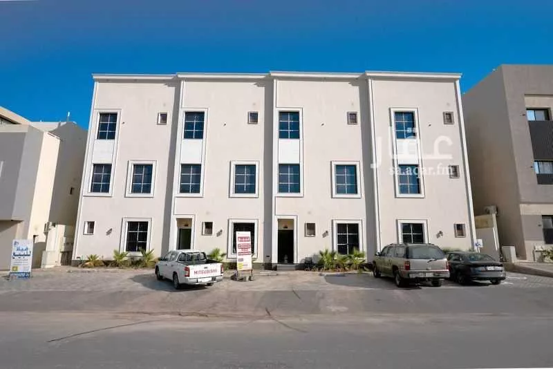 فيلا للبيع في شارع الجميل ابن حاتم, حي ظهرة لبن, مدينة الرياض, منطقة الرياض 1 صورة