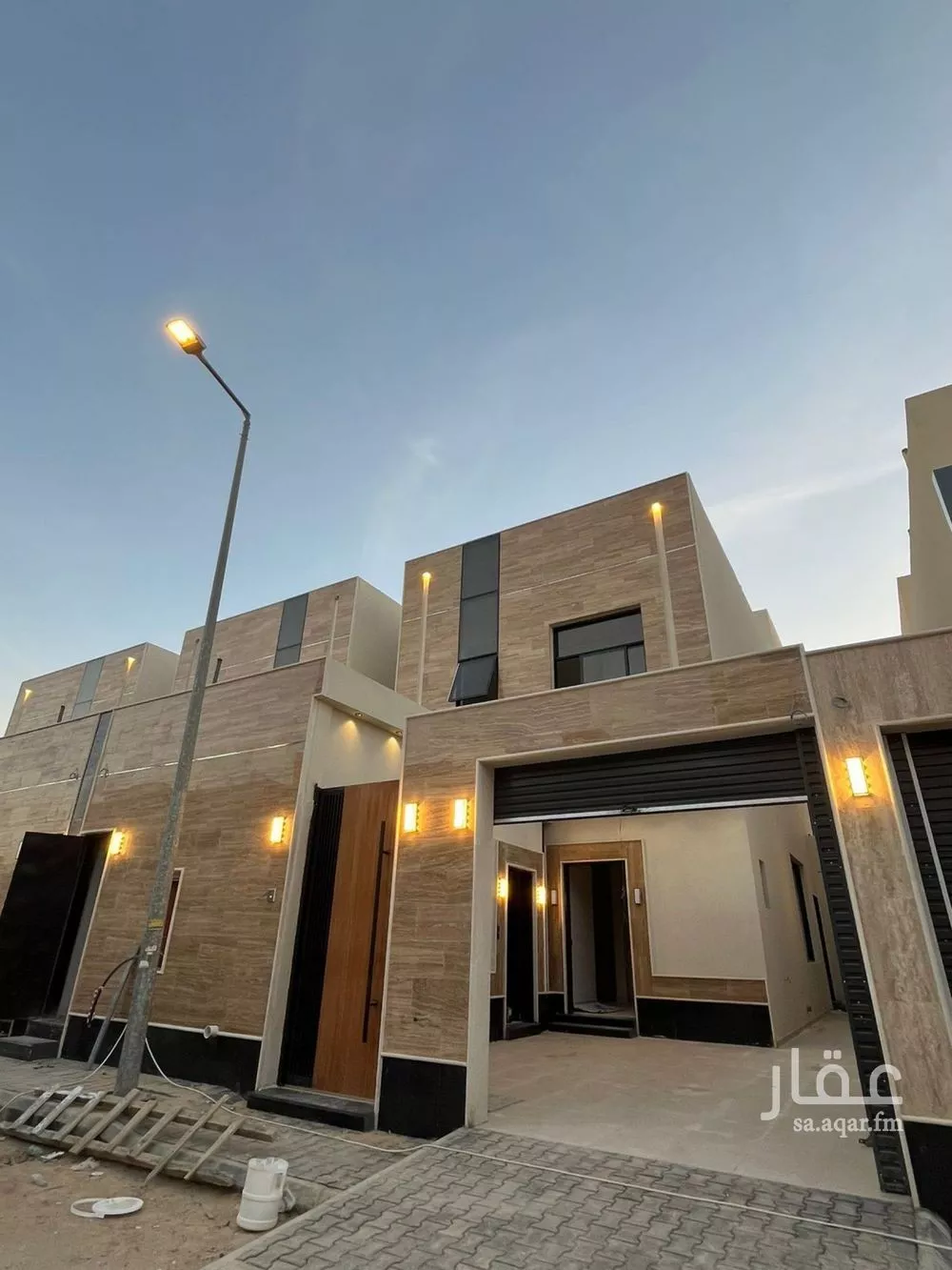 فيلا للبيع في شارع أحمد بن الأزرق, حي العوالي, مدينة الرياض, منطقة الرياض 1 صورة