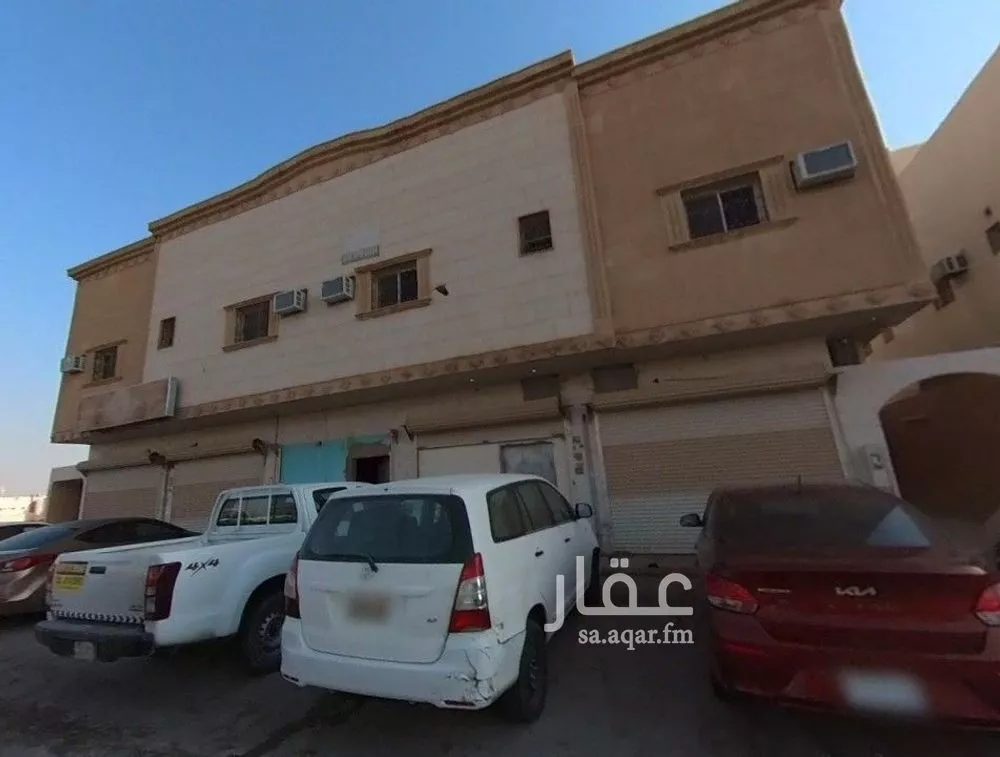 عمارة للبيع في شارع حمزة بن عبدالمطلب, حي العريجاء الغربي, مدينة الرياض, منطقة الرياض 1 صورة