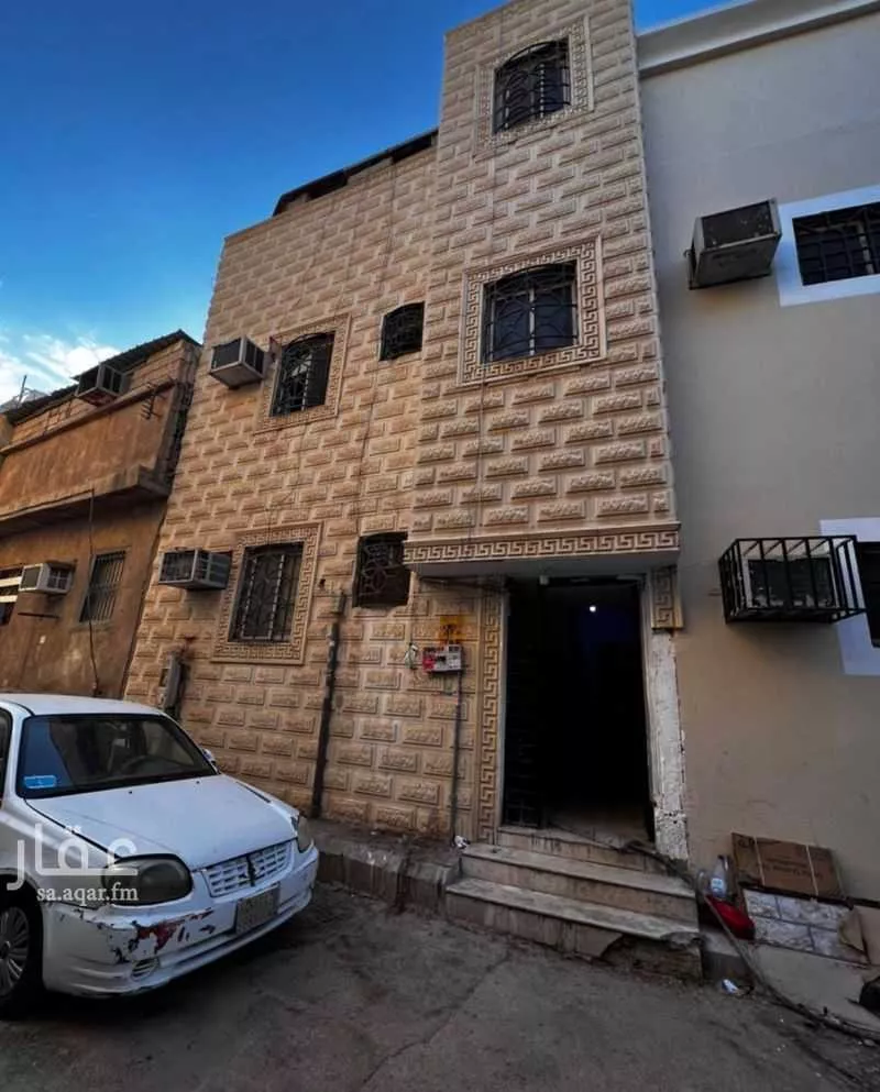 عمارة للبيع في شارع ابن هرثمة العذري, حي سلطانة, مدينة الرياض, منطقة الرياض 1 صورة