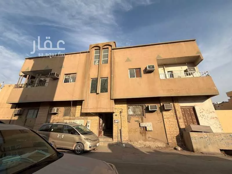 عمارة للبيع في شارع بدوة, حي سلطانة, مدينة الرياض, منطقة الرياض 1 صورة