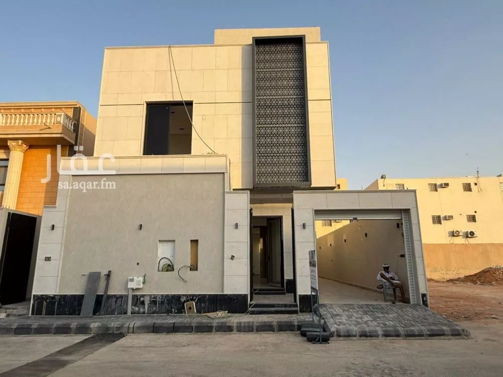 دور للبيع في شارع الصنوان, حي إشبيلية, مدينة الرياض, منطقة الرياض 1 صورة