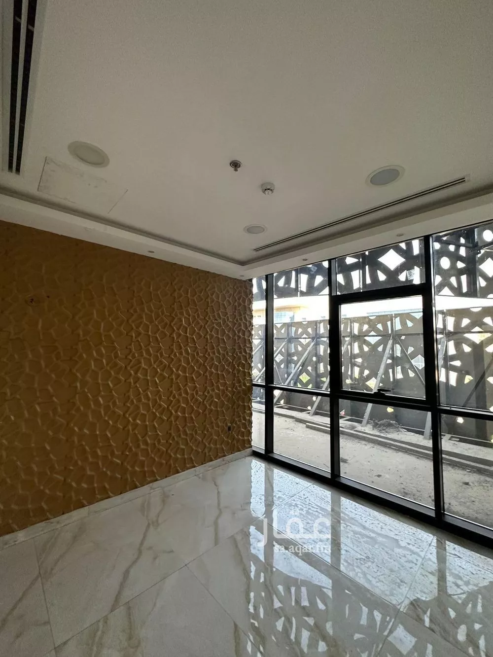 مكتب تجاري للإيجار في شارع الامير عبدالعزيز بن مساعد بن جلوي, حي العليا, مدينة الرياض, منطقة الرياض 1 صورة