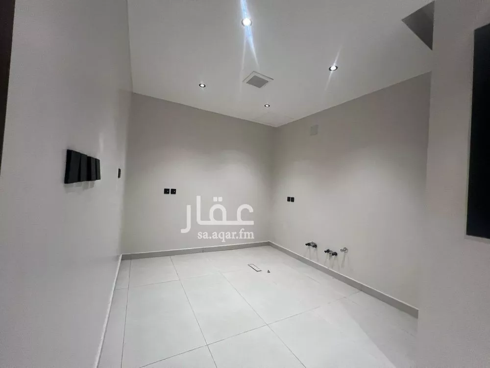 دور للبيع في شارع عبدالرحمن بن عبدالله الفتني, حي طويق, مدينة الرياض, منطقة الرياض 1 صورة