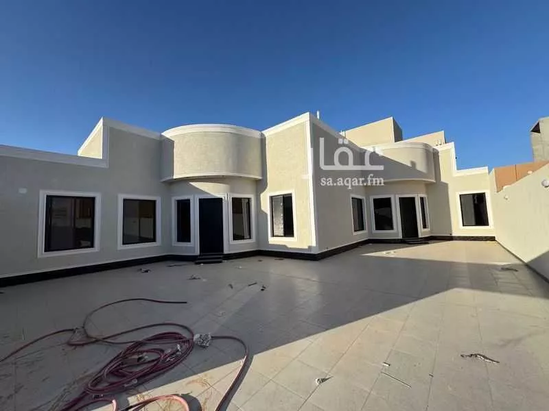 دور للبيع في شارع المشرق, حي الملك فهد, مدينة عنيزه, منطقة القصيم 1 صورة