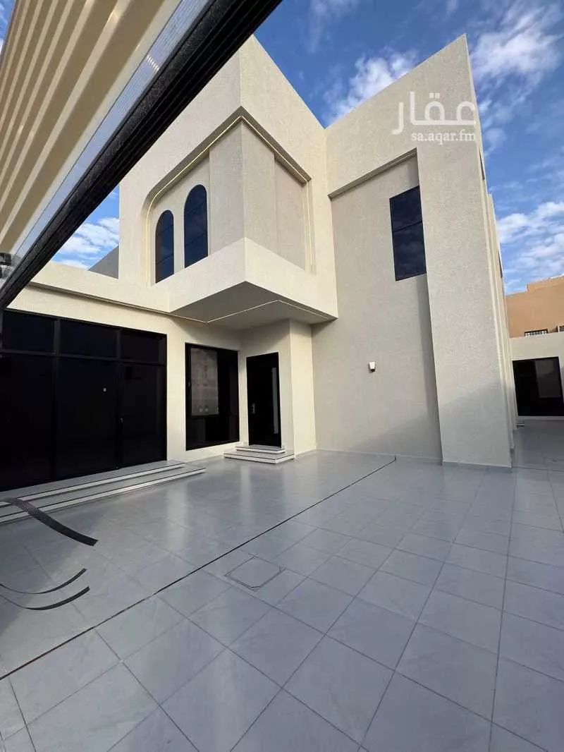 فيلا للبيع في شارع محمد الحصري, حي المصيف, مدينة عنيزة, منطقة القصيم 1 صورة