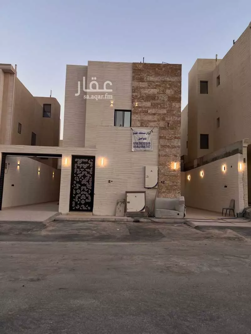 دور للبيع في شارع سراج الدين العسقلاني, حي عكاظ, مدينة الرياض, منطقة الرياض 1 صورة