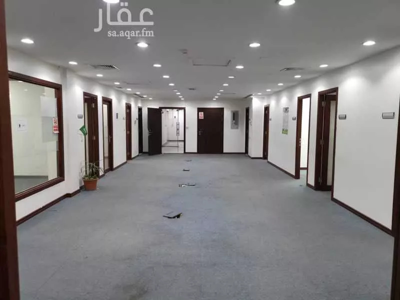 مكتب تجاري للإيجار في شارع عبدالله الهمذاني, حي الملز, مدينة الرياض, منطقة الرياض 1 صورة