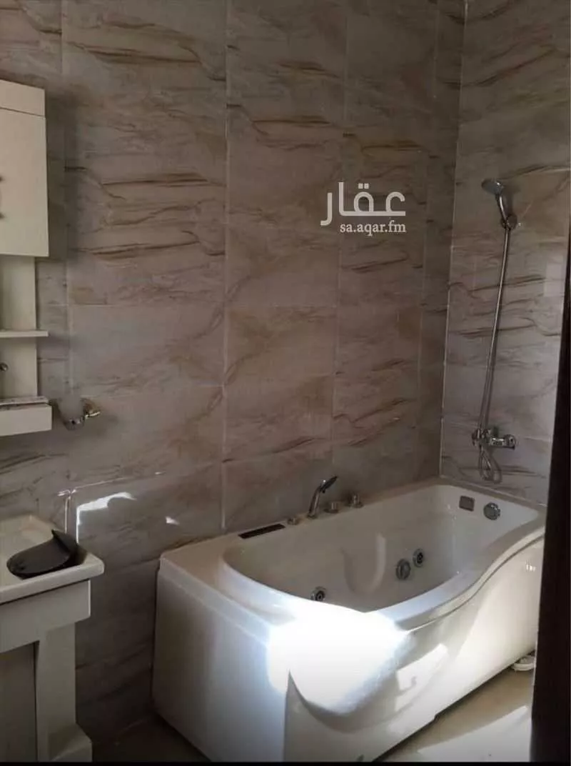 عمارة للإيجار في شارع الورود 15 ، حي الورود ، سكاكا ، منطقة الجوف 1 صورة