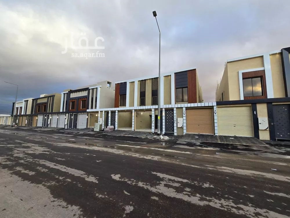 دور للبيع في شارع لقاح, حي عكاظ, مدينة الرياض, منطقة الرياض 1 صورة