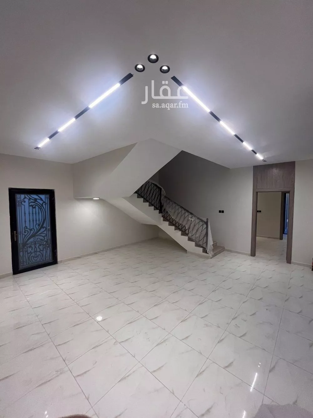 فيلا للبيع في شارع بشير ابن الحارث, حي الأمواج, مدينة الخبر, المنطقة الشرقية 1 صورة