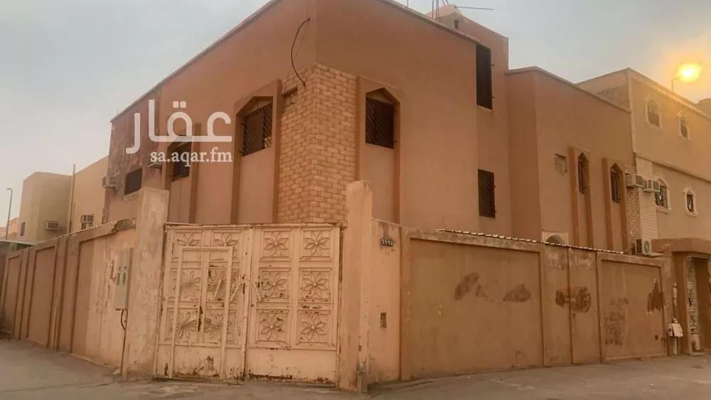 فيلا للبيع في شارع خارجة بن حذافة, حي العريجاء الأوسط, مدينة الرياض, منطقة الرياض 1 صورة