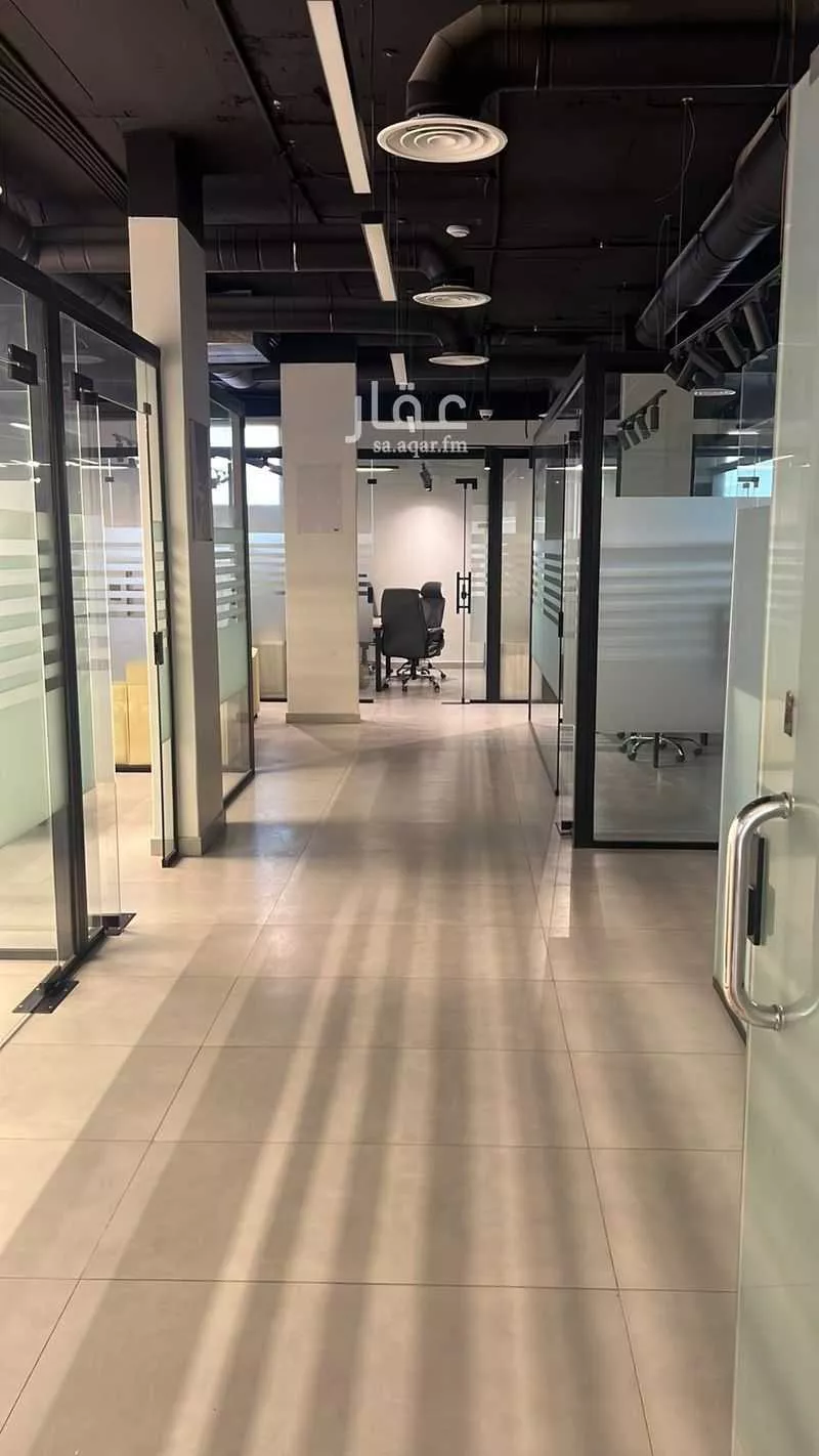 مكتب تجاري للإيجار في شارع الامير محمد ابن سعد ابن عبدالعزيز, حي العقيق, مدينة الرياض, منطقة الرياض 1 صورة