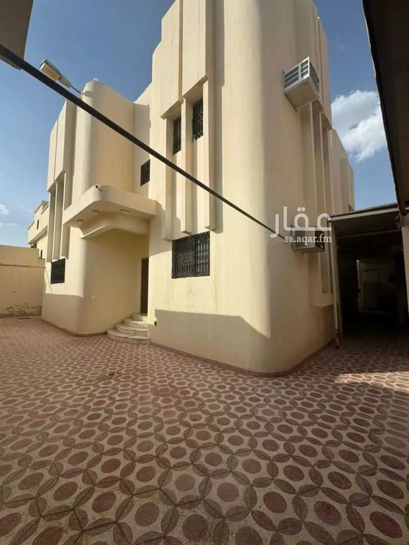 فيلا للبيع في شارع حسان الأسلمي, حي ظهرة البديعة, مدينة الرياض, منطقة الرياض 1 صورة
