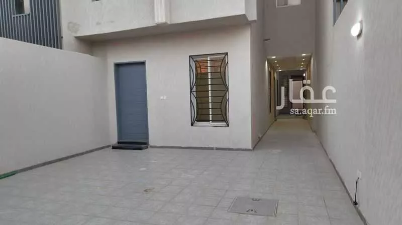 دور للبيع في شارع محمد الأكحل, حي عكاظ, مدينة الرياض, منطقة الرياض 1 صورة