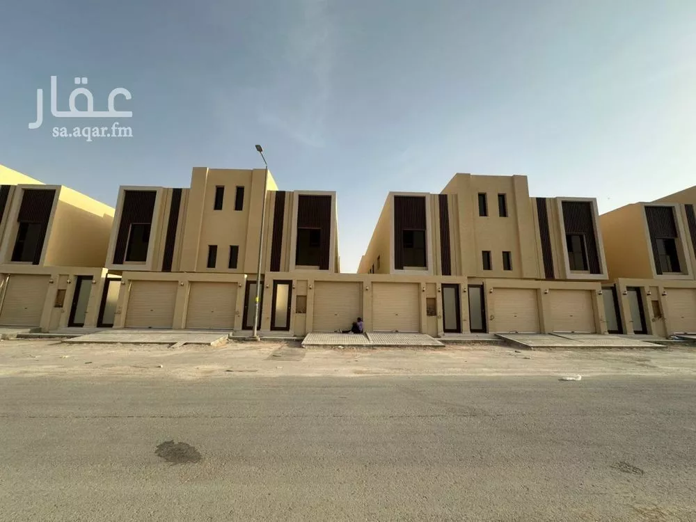 دور للبيع في شارع القناني, حي عكاظ, مدينة الرياض, منطقة الرياض 1 صورة
