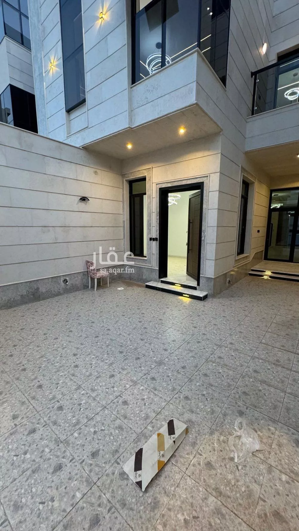 فيلا للبيع في شارع عبيدالله بن حفص بن انس, حي شوران, مدينة المدينه المنوره, منطقة المدينة المنورة 1 صورة