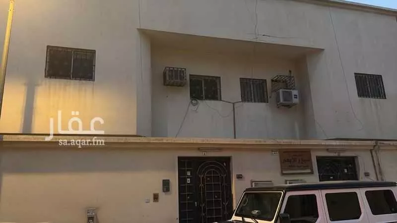 فيلا للبيع في شارع ثنيان حوشان, حي المعذر الشمالي, مدينة الرياض, منطقة الرياض 1 صورة
