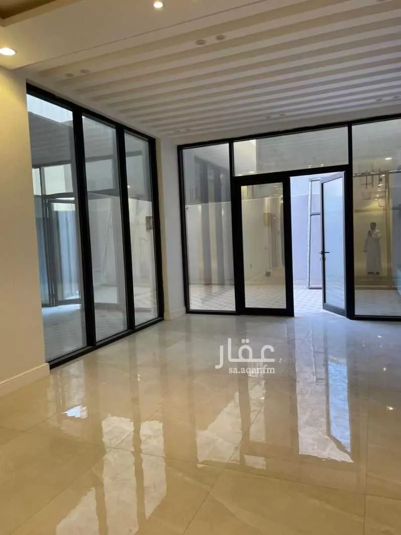 فيلا للبيع في شارع ابن هبيرة الشيباني, حي الربوة, مدينة الرياض, منطقة الرياض 1 صورة