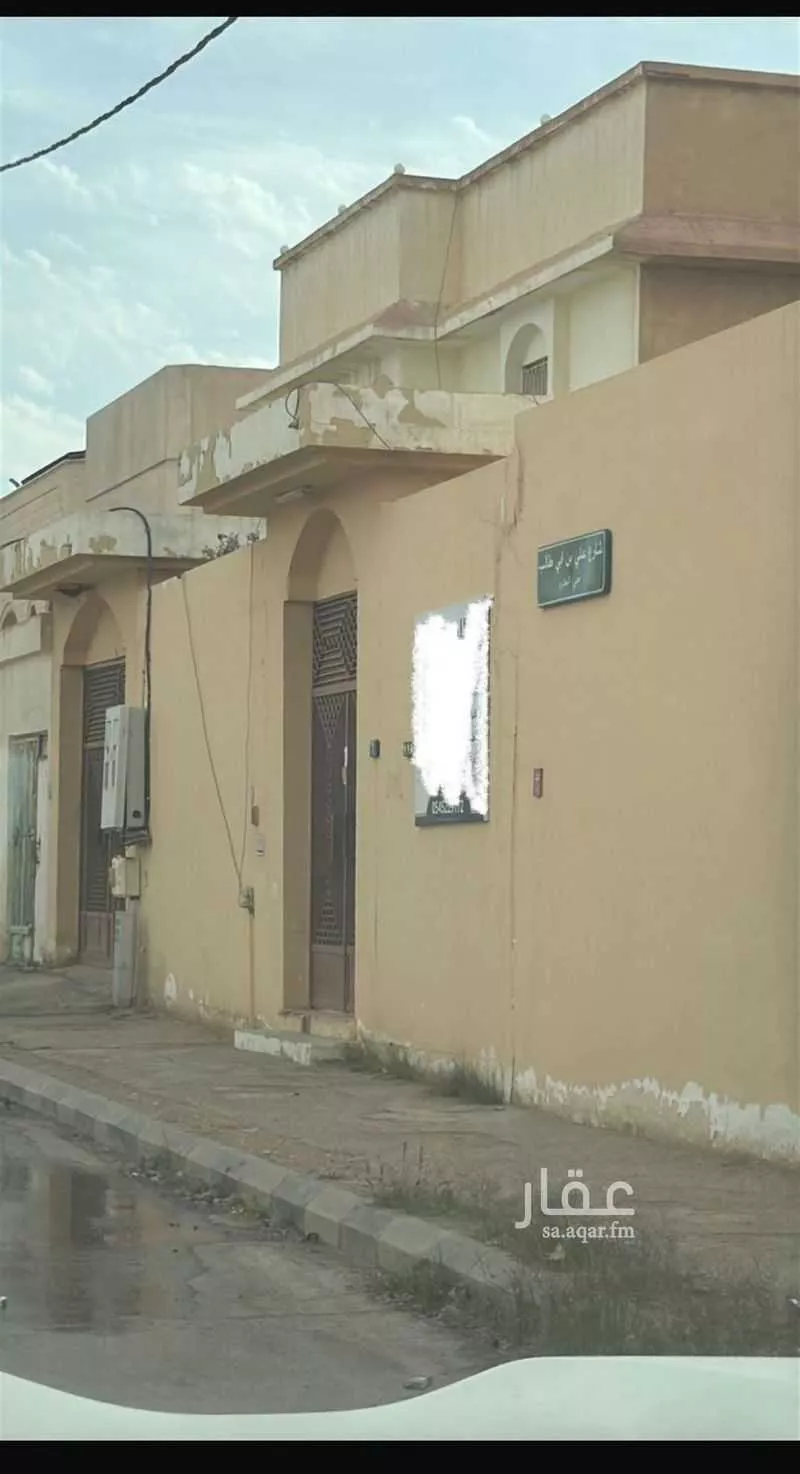 فيلا للبيع في شارع طريق الملك فيصل, حي الحزم, مدينة حريملاء, منطقة الرياض 1 صورة