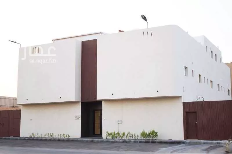 عمارة للإيجار في شارع الامير عبدالله ابن عبدالرحمن ، حي ظهرة العودة شرق ، الدرعية ، الدرعية 1 صورة