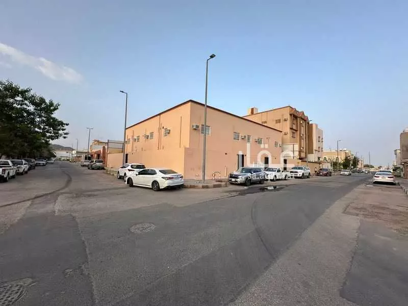 عمارة للبيع في شارع هشام بن العاص, حي الفيصلية, مدينة نجران, منطقة نجران 1 صورة