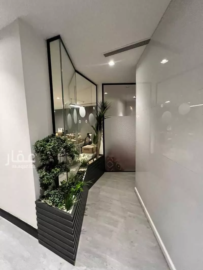مكتب تجاري للإيجار في شارع الامير عبدالعزيز بن مساعد بن جلوي, حي السليمانية, مدينة الرياض, منطقة الرياض 1 صورة