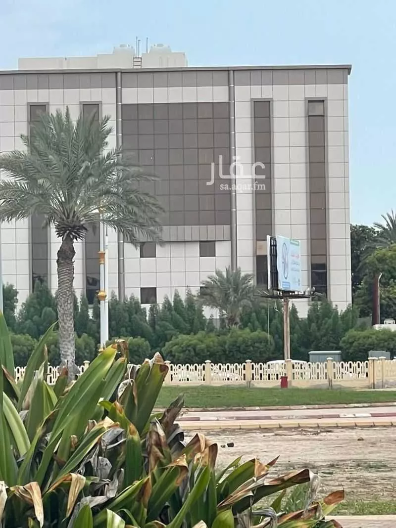 عمارة للبيع في شارع طريق الملك فهد, حي الشاطئ, مدينة جازان, منطقة جازان 1 صورة