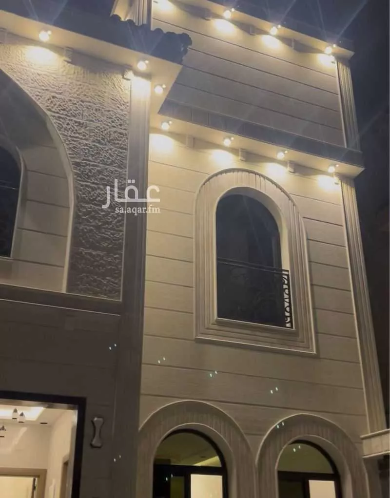 فيلا للبيع في شارع عبدالله ابن عقبة, حي الدفاع, مدينة المدينة المنورة, منطقة المدينة المنورة 1 صورة