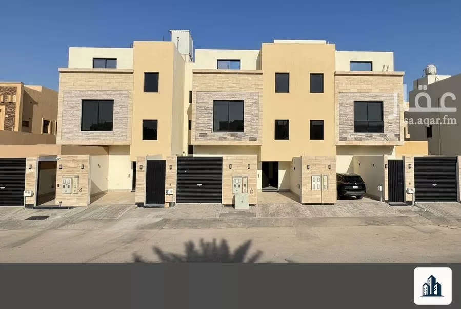 دور للبيع في شارع عبدالله الموفق, حي الخليج, مدينة الرياض, منطقة الرياض 1 صورة