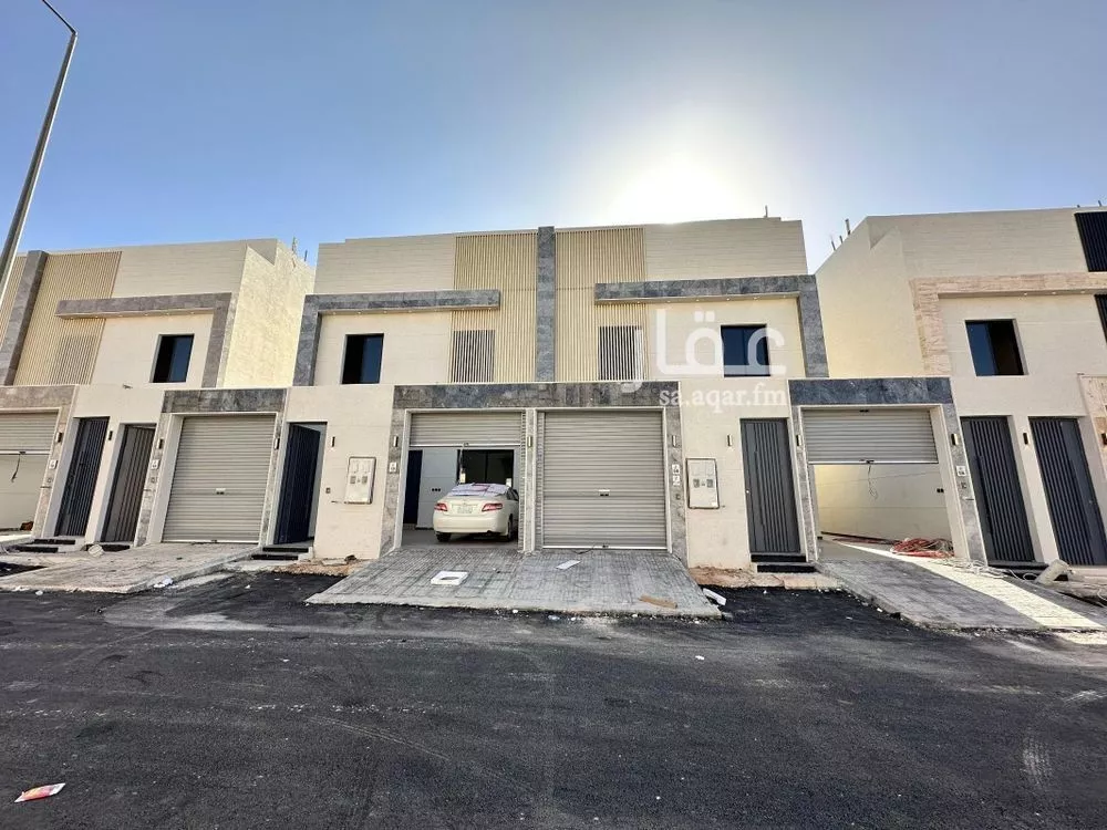 فيلا للبيع في شارع عبدالرحمن المكودي, حي عكاظ, مدينة الرياض, منطقة الرياض 1 صورة