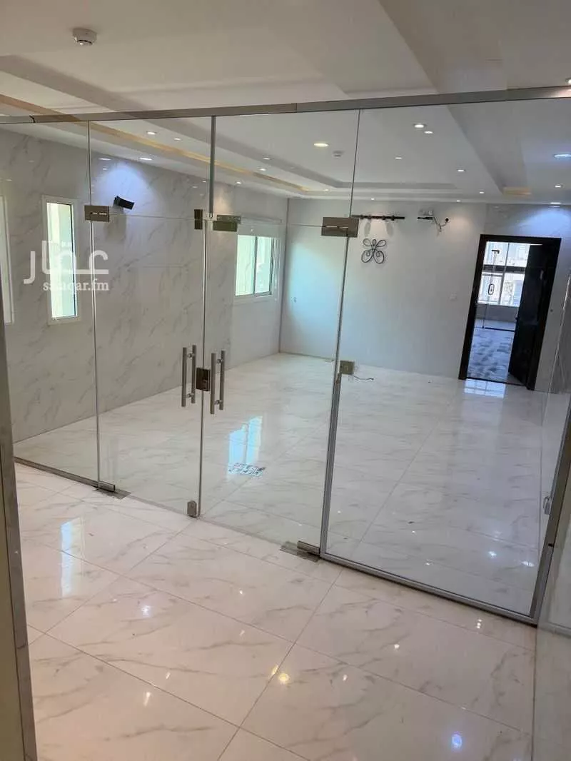 مكتب تجاري للإيجار في شارع طريق الامير محمد بن سعد بن عبد العزيز, حي الملقا, مدينة الرياض, منطقة الرياض 1 صورة