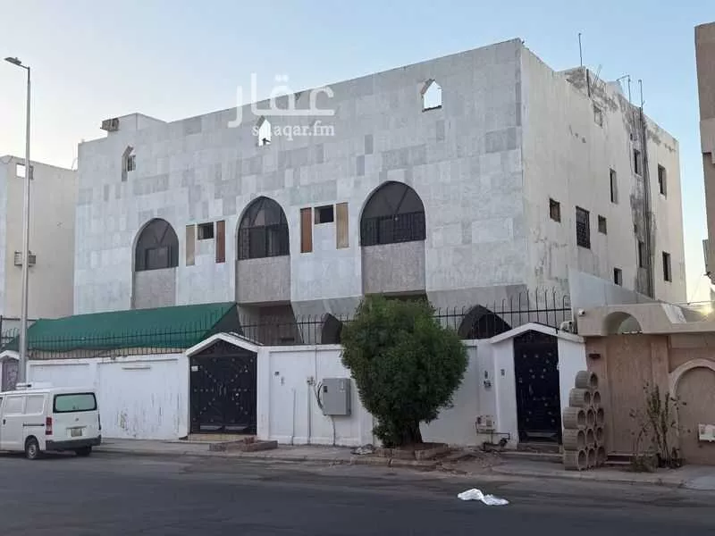 عمارة للإيجار في شارع قبيصه ابن المخارق, حي بئر عثمان, مدينة المدينه المنوره, منطقة المدينة المنورة 1 صورة