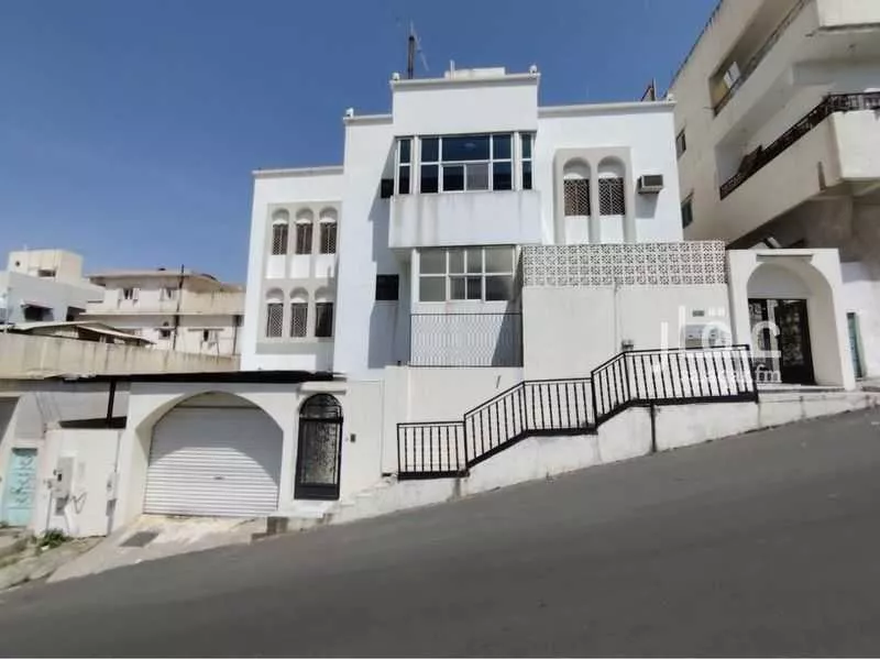 فيلا للبيع في شارع جبل احد ، حي العزيزية ، ابها ، منطقة عسير 1 صورة