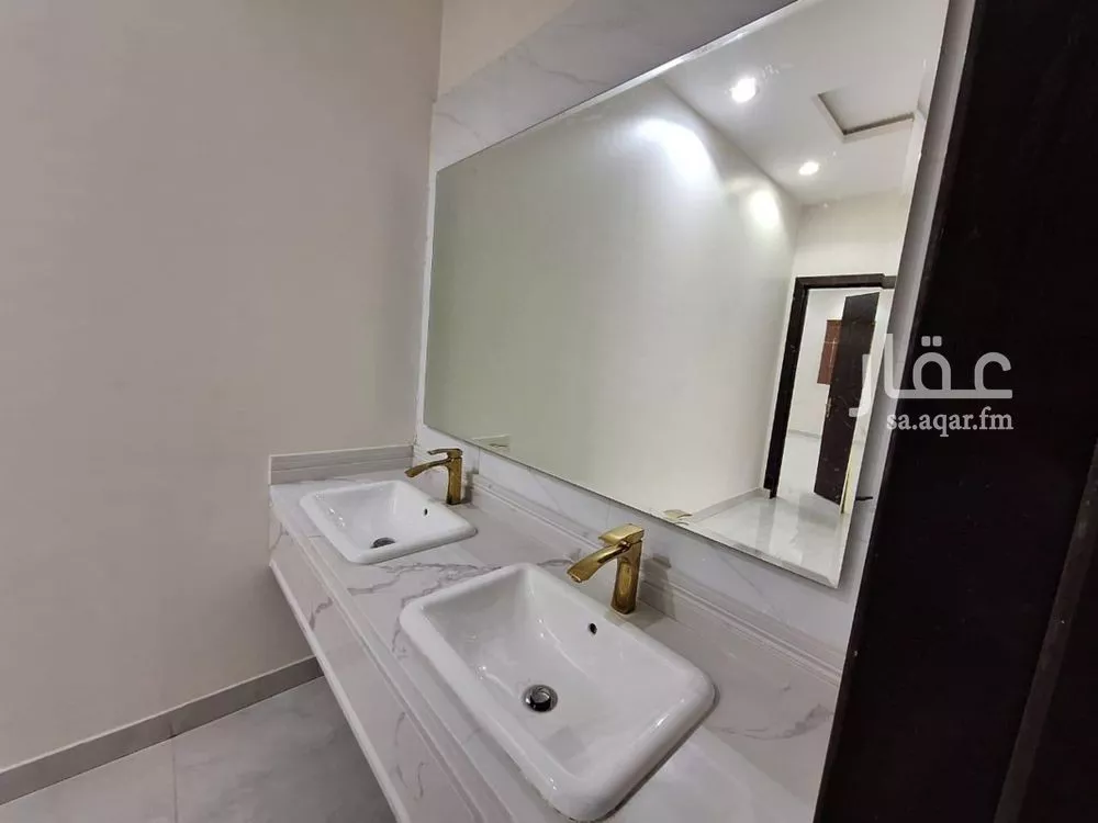 فيلا للإيجار في شارع خارجة بن سعيد, حي الرمال, مدينة الرياض, منطقة الرياض 1 صورة