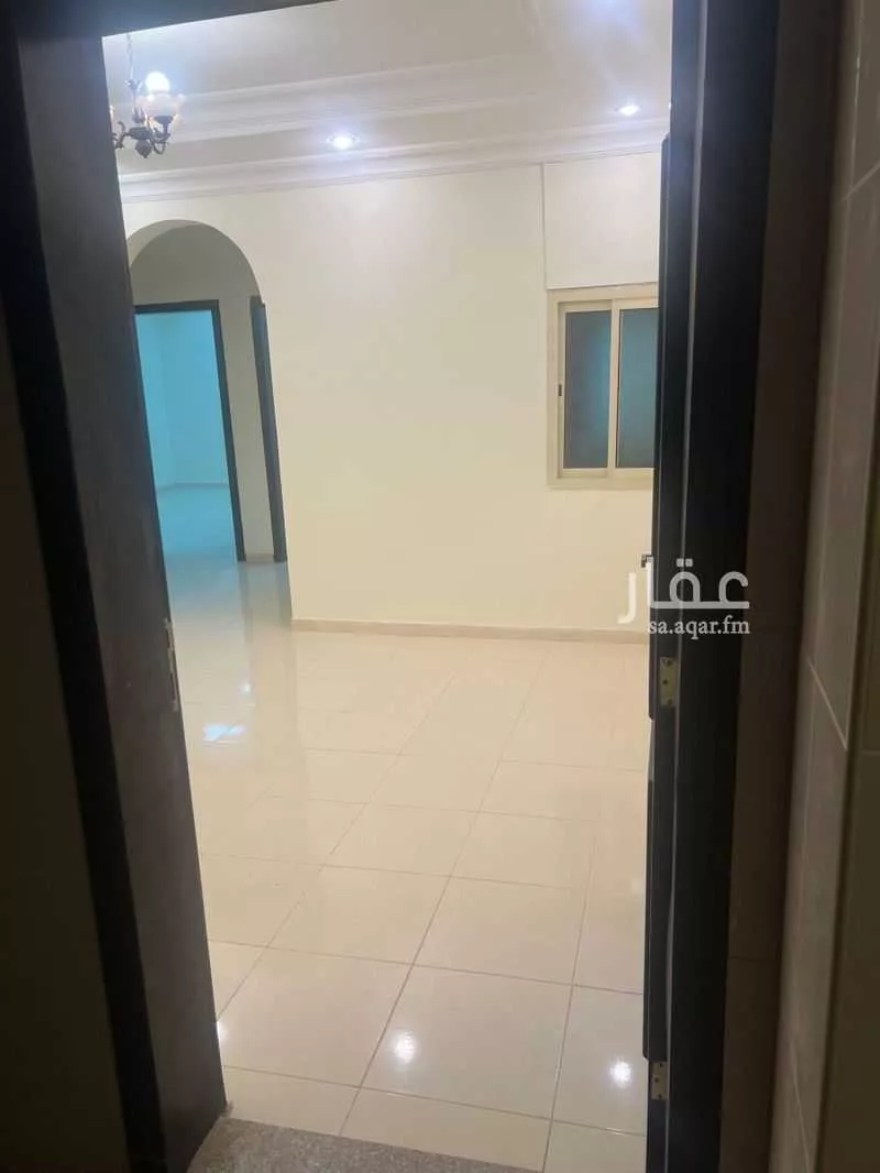 عمارة للإيجار في شارع الامير احمد, حي مدينة العمال, مدينة الخبر, المنطقة الشرقية 1 صورة