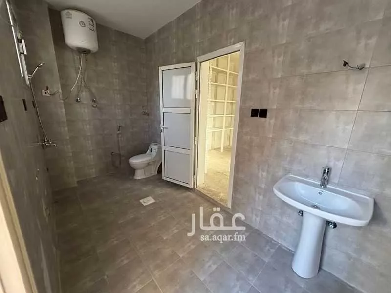 فيلا للبيع في شارع أبي تراب اللوزي, حي الملز, مدينة الرياض, منطقة الرياض 1 صورة