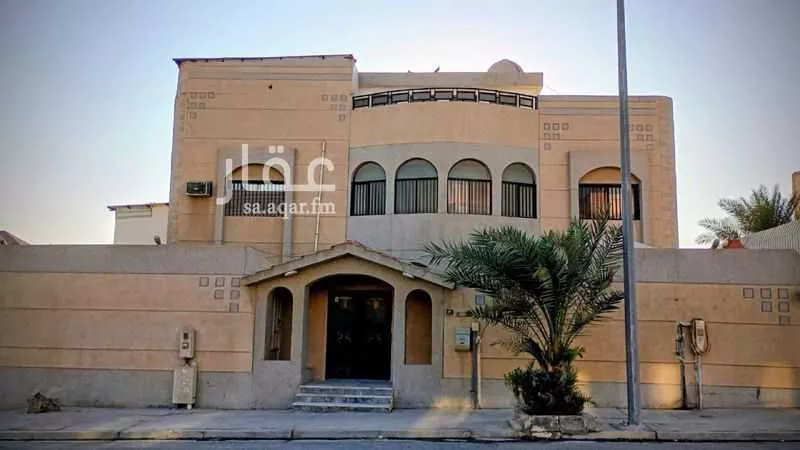 فيلا للبيع في شارع احمد بن حنبل, حي الدوحة الشمالية, مدينة الظهران, المنطقة الشرقية 1 صورة