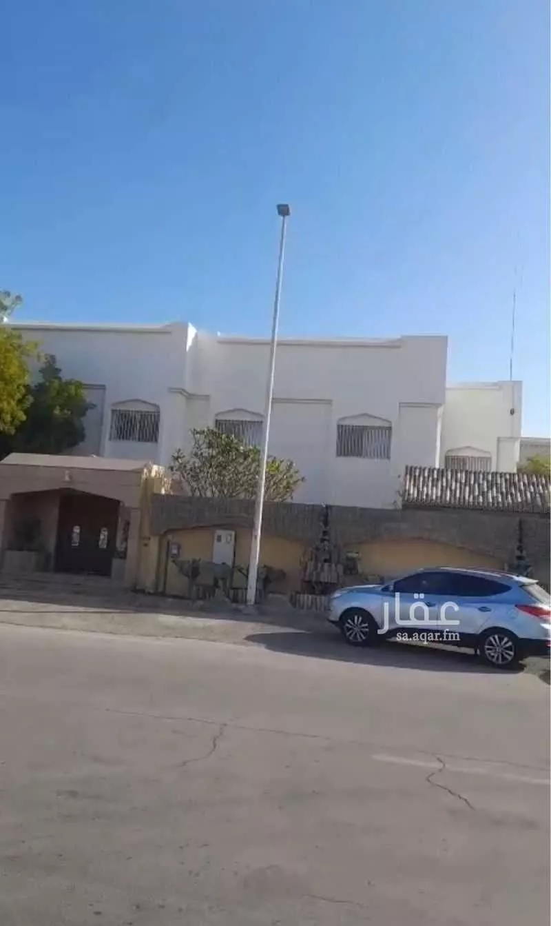فيلا للبيع في شارع زيد بن ثابت, حي الدوحة الجنوبية, مدينة الظهران, المنطقة الشرقية 1 صورة