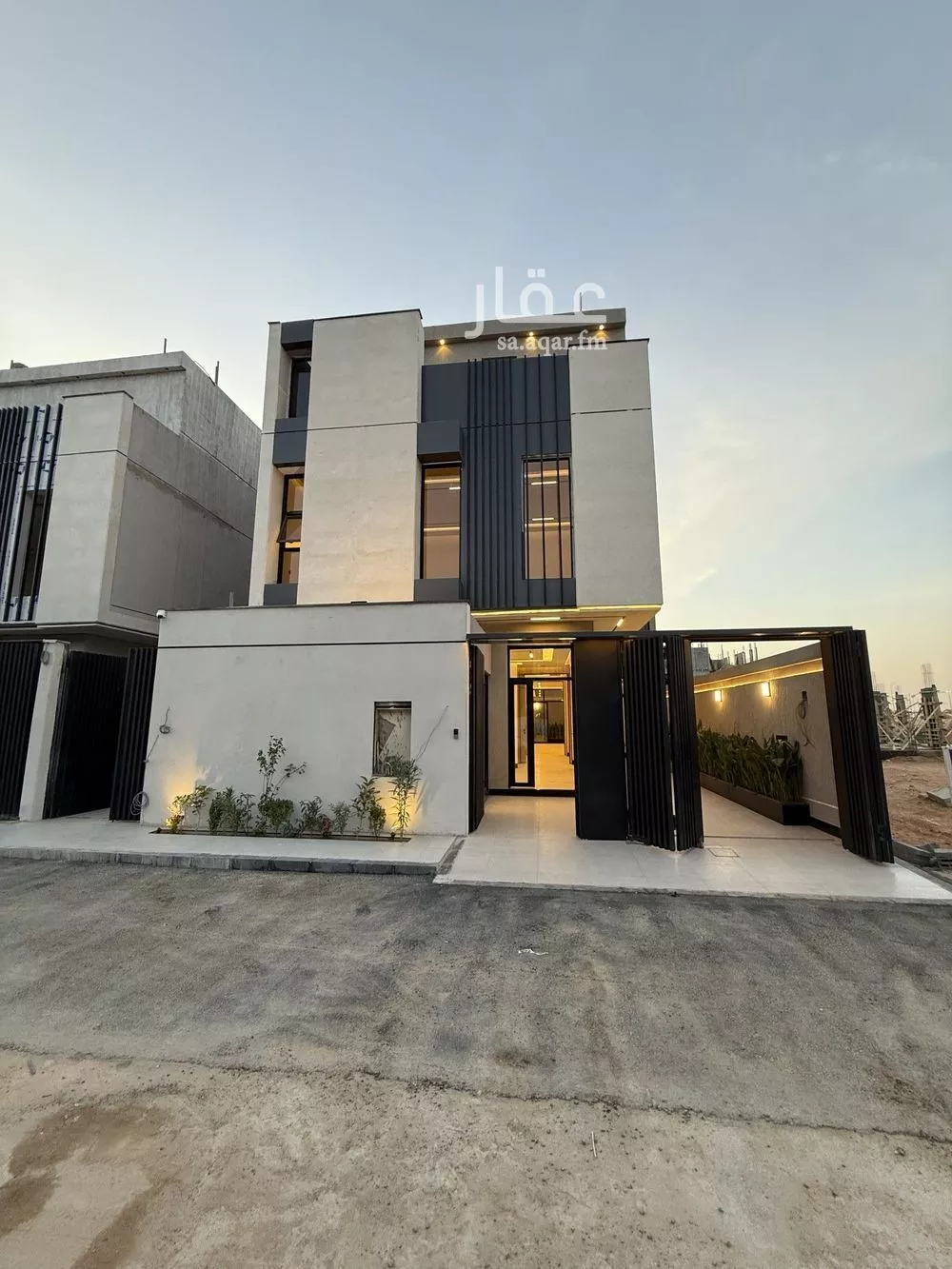 فيلا للبيع في شارع شمس الدين بن خلكان, حي الرمال, مدينة الرياض, منطقة الرياض 1 صورة