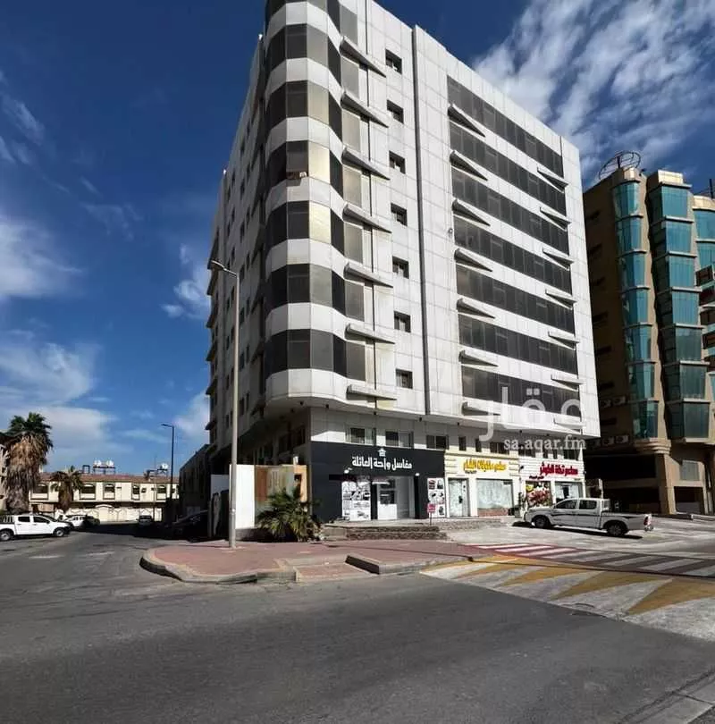 عمارة للبيع في شارع ابو بكر الصديق الفرعي, حي طيبة, مدينة الجبيل, المنطقة الشرقية 1 صورة