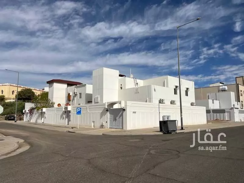 فيلا للبيع في شارع زينب بنت خباب بن الارت, حي وادي مهزور, مدينة المدينه المنوره, منطقة المدينة المنورة 1 صورة